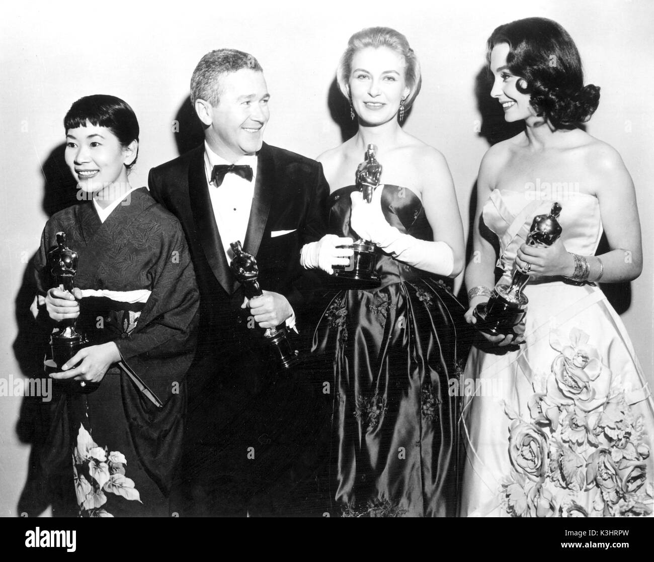 ACADEMY AWARDS CEREMONY 1958 Oscar For Best Supporting Actress MIIYOSHI UMEKI In SAYONARA Oscar For Best Supporting Actor RED BUTTONS Oscar For Best Actress JOANNE WOODWARD In THE THREE FACES
