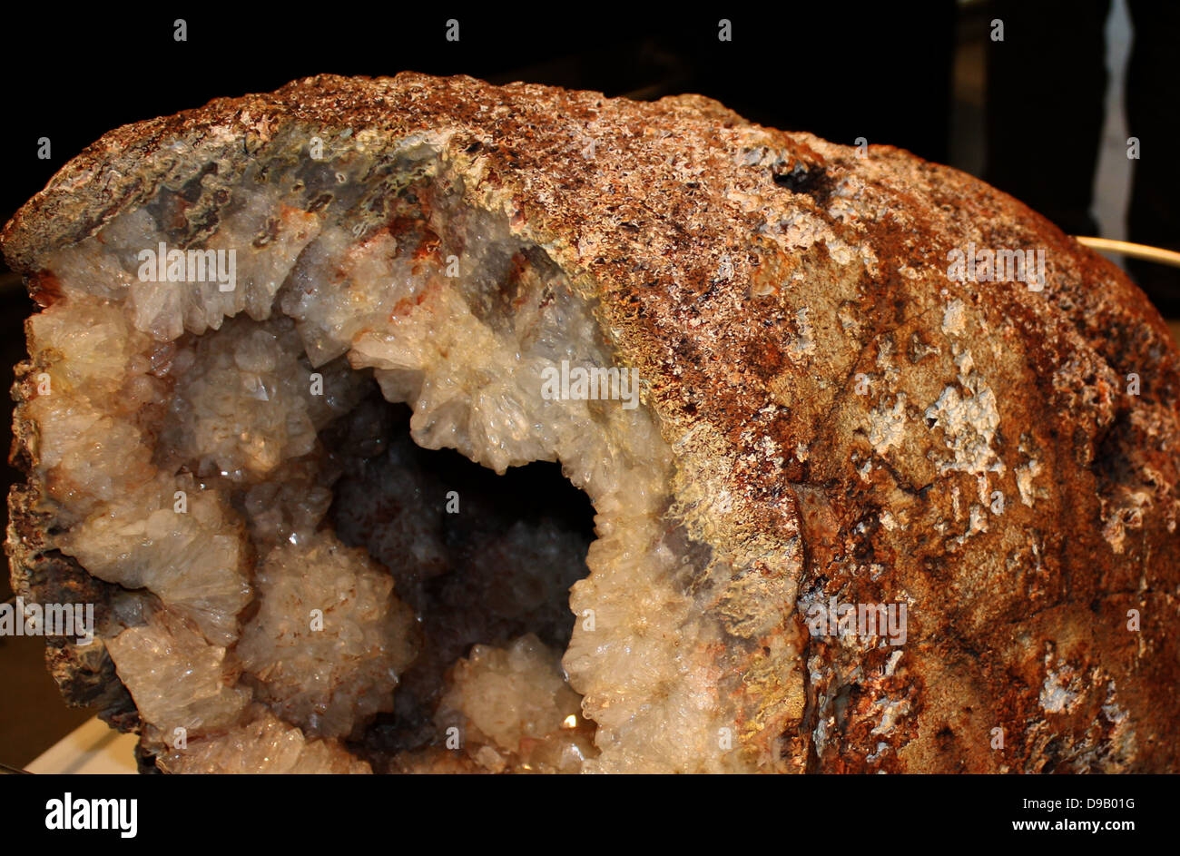 Agate Geode Brazil Geodes Are Hollow Nodules Lined With Crystals Often Found In Volcanic Rocks When Lava Beds Are Formed Gas Becomes Trapped As The Lava Cools And Solidifies And It Leaves