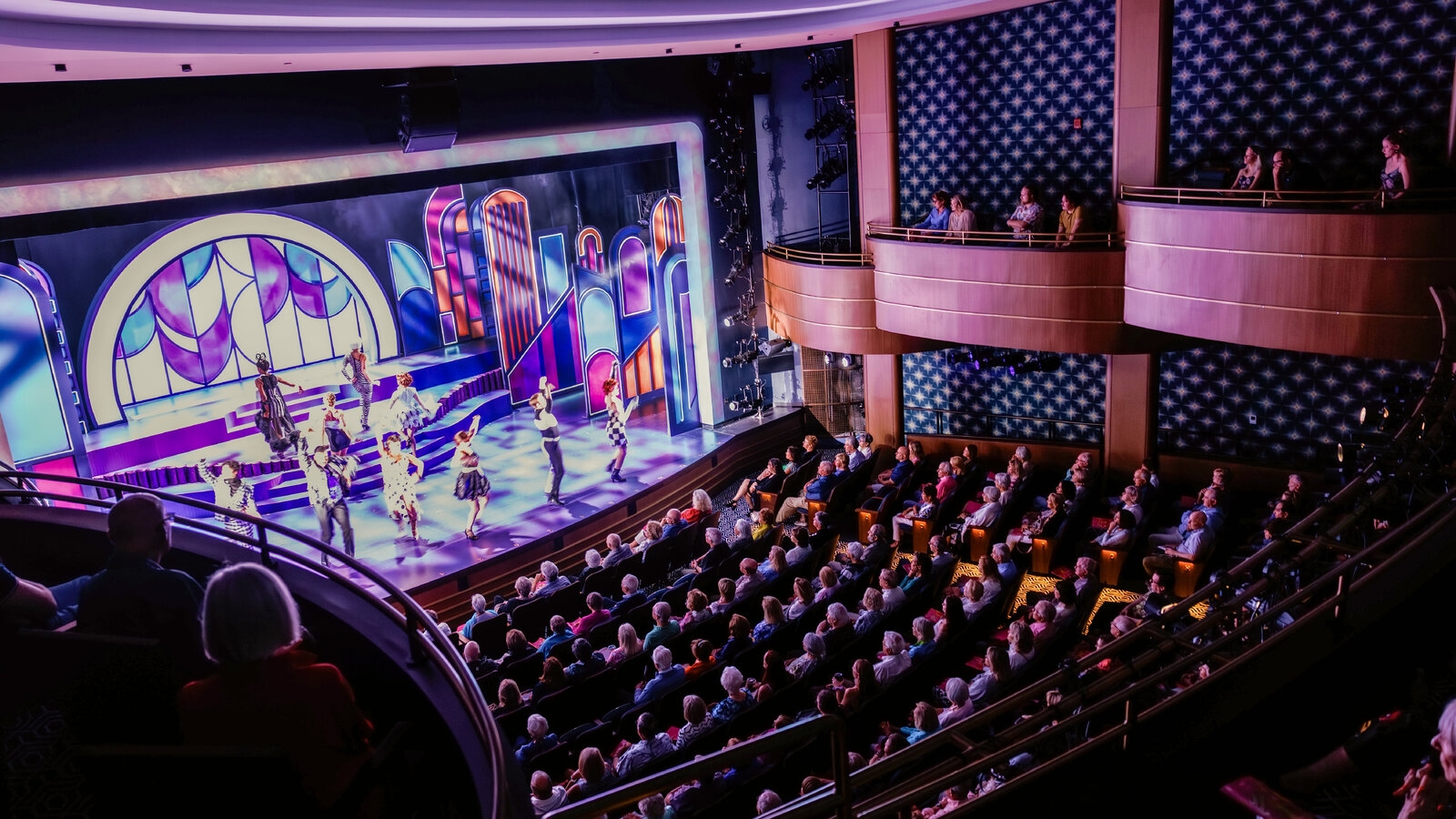 As Regional Theaters Struggle Some Defy The Odds The New York Times