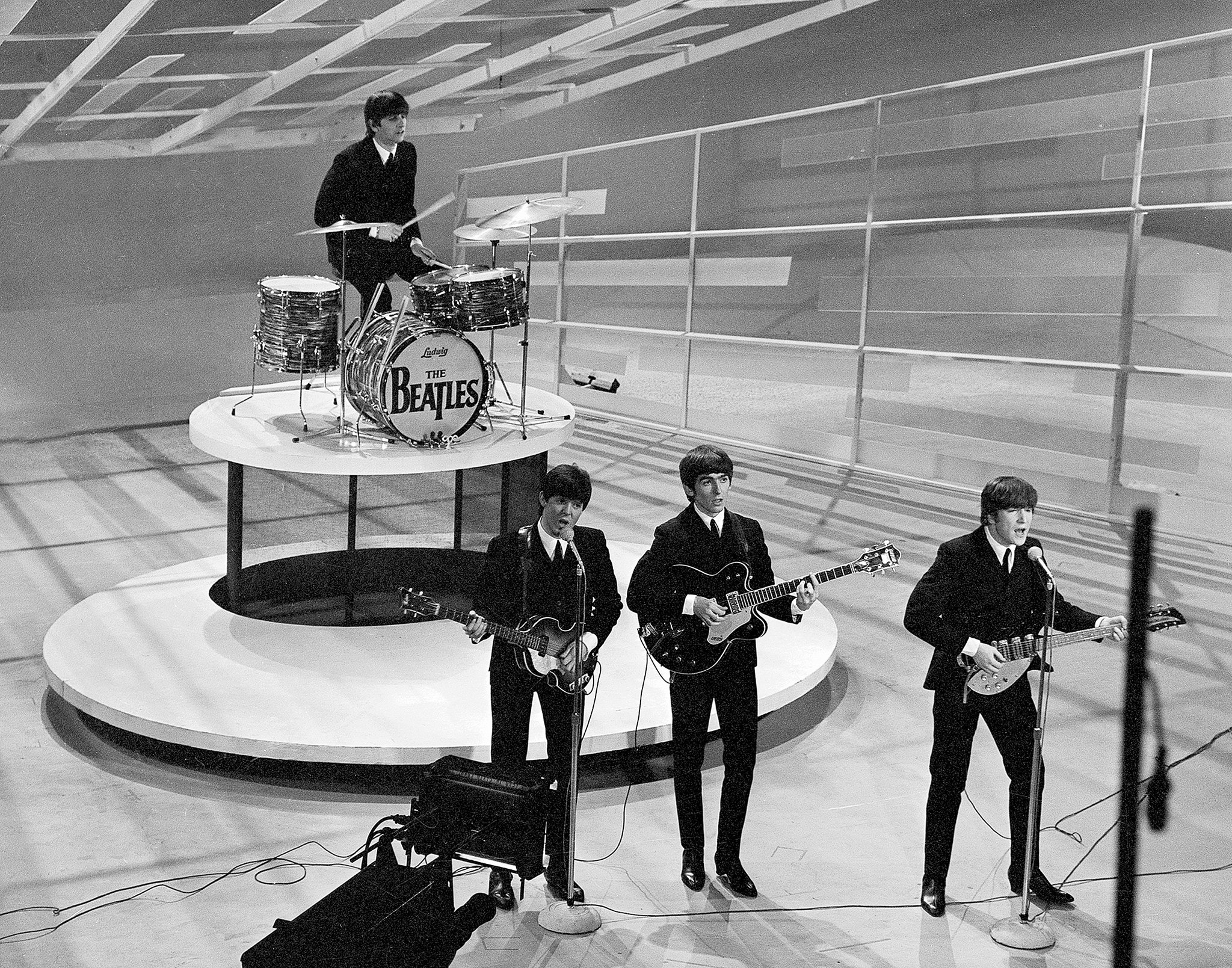 Beatle Fans Hear Yesterday Again The New York Times