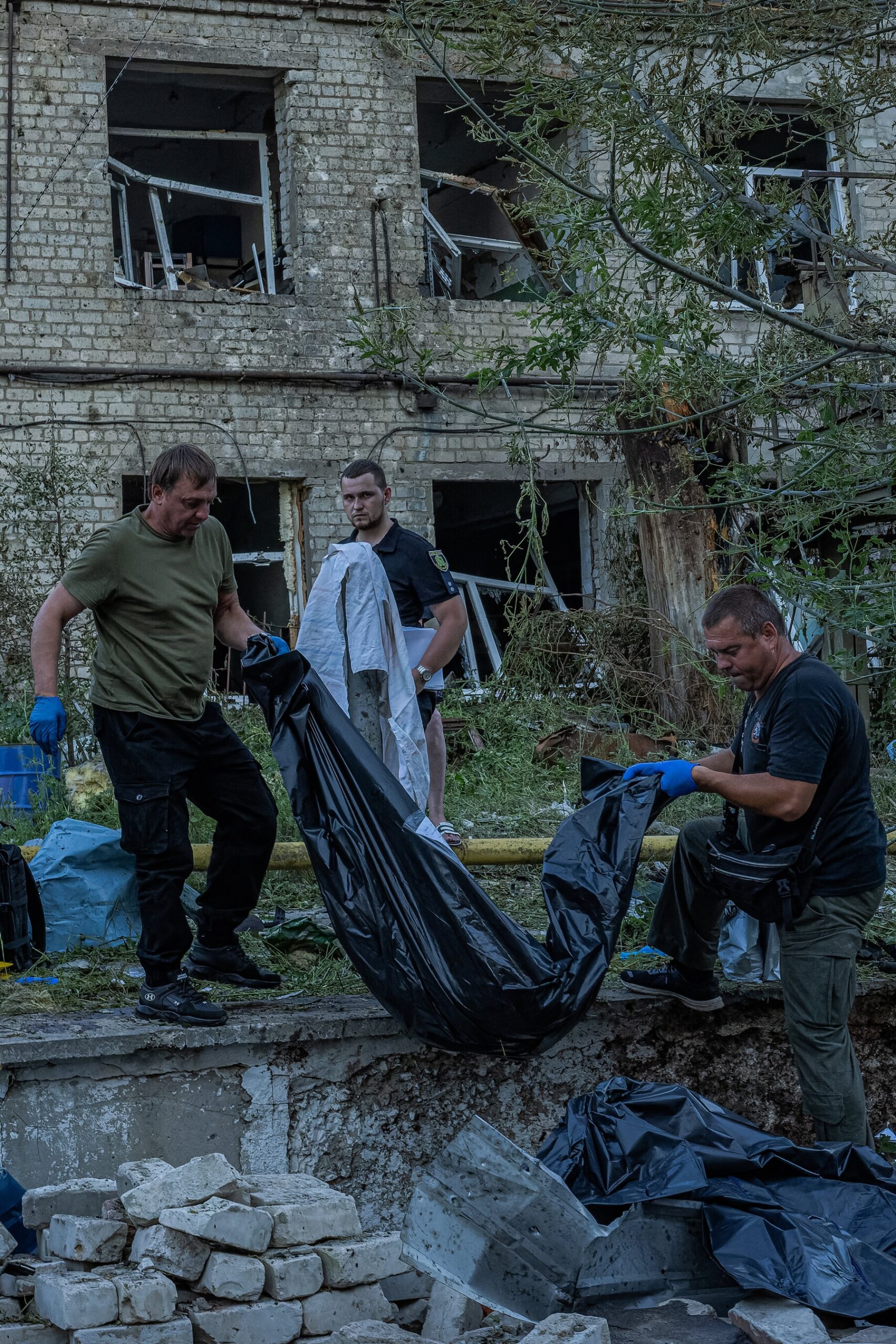 Despite Relentless Russian Attack Life In Kharkiv Endures Underground The New York Times