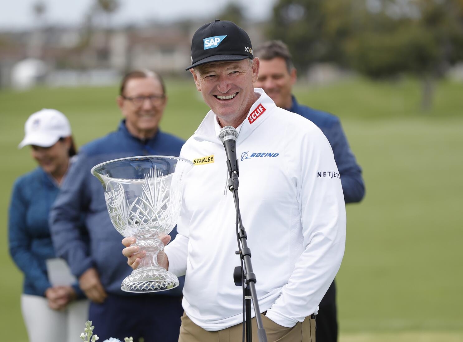 Ernie Els Storms Back To Win His Second Hoag Classic Title Los Angeles Times