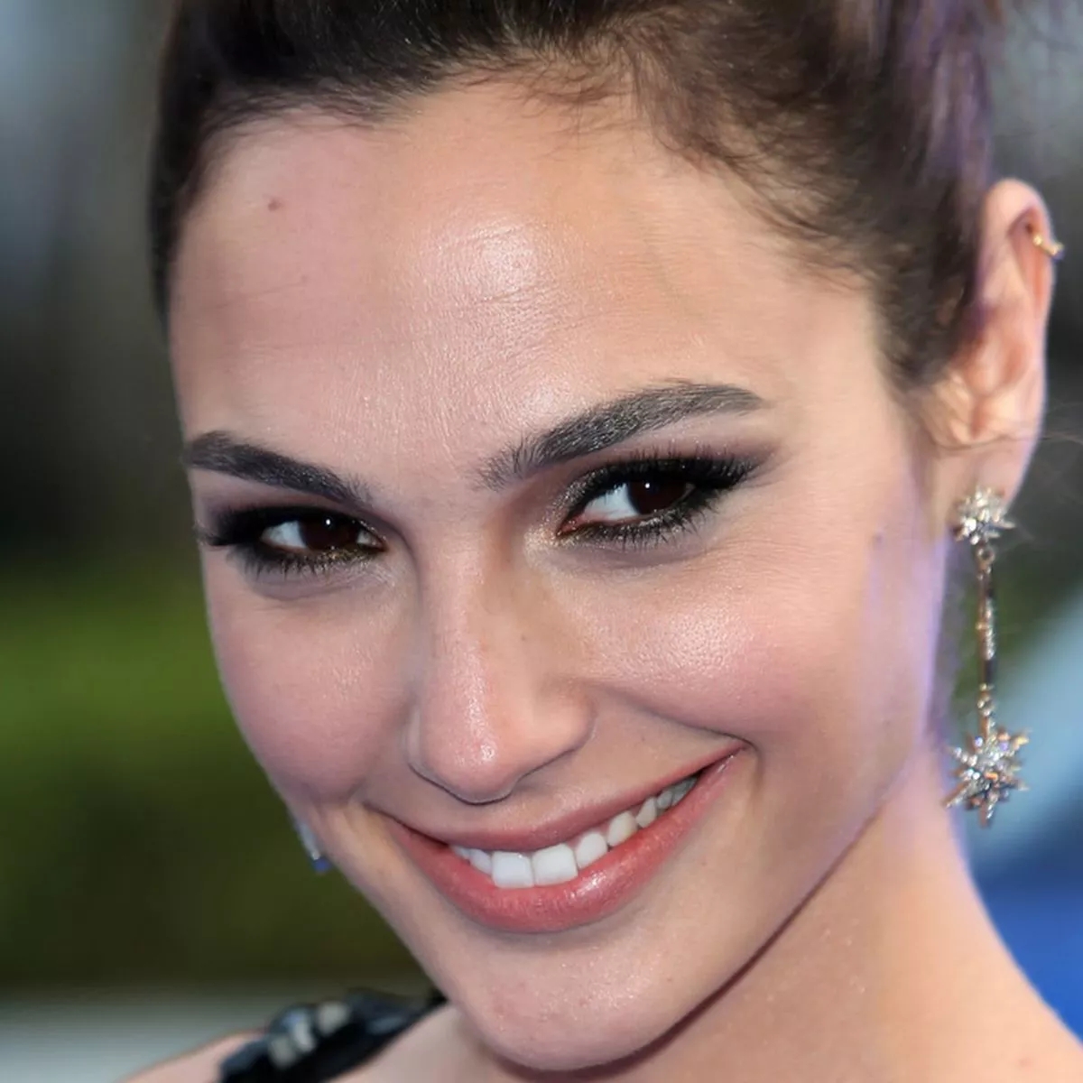 actress gadot crossword clue