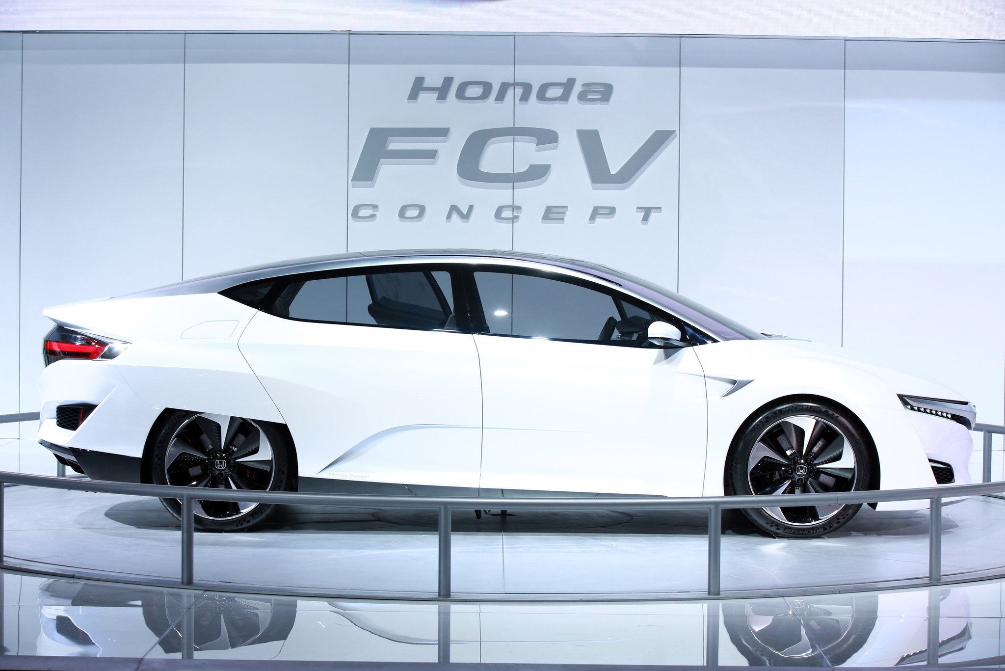 Honda Introduces Vehicle Powered By Hydrogen The New York Times Honda Introduces Vehicle Powered By Hydrogen The New York Times