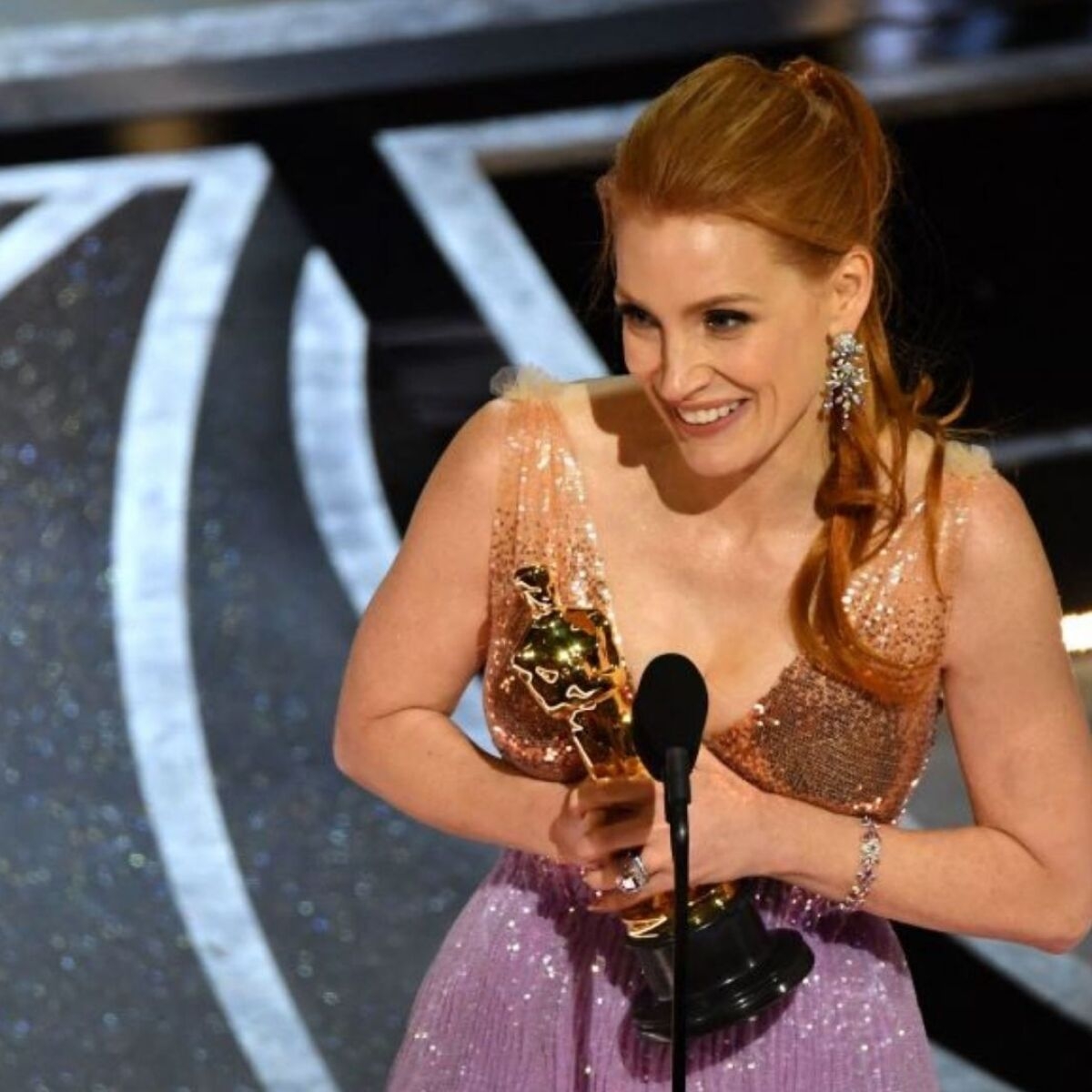 Jessica Chastain Wins Best Actress Oscar Spotlights LGBTQ Rights In Speech Mashable