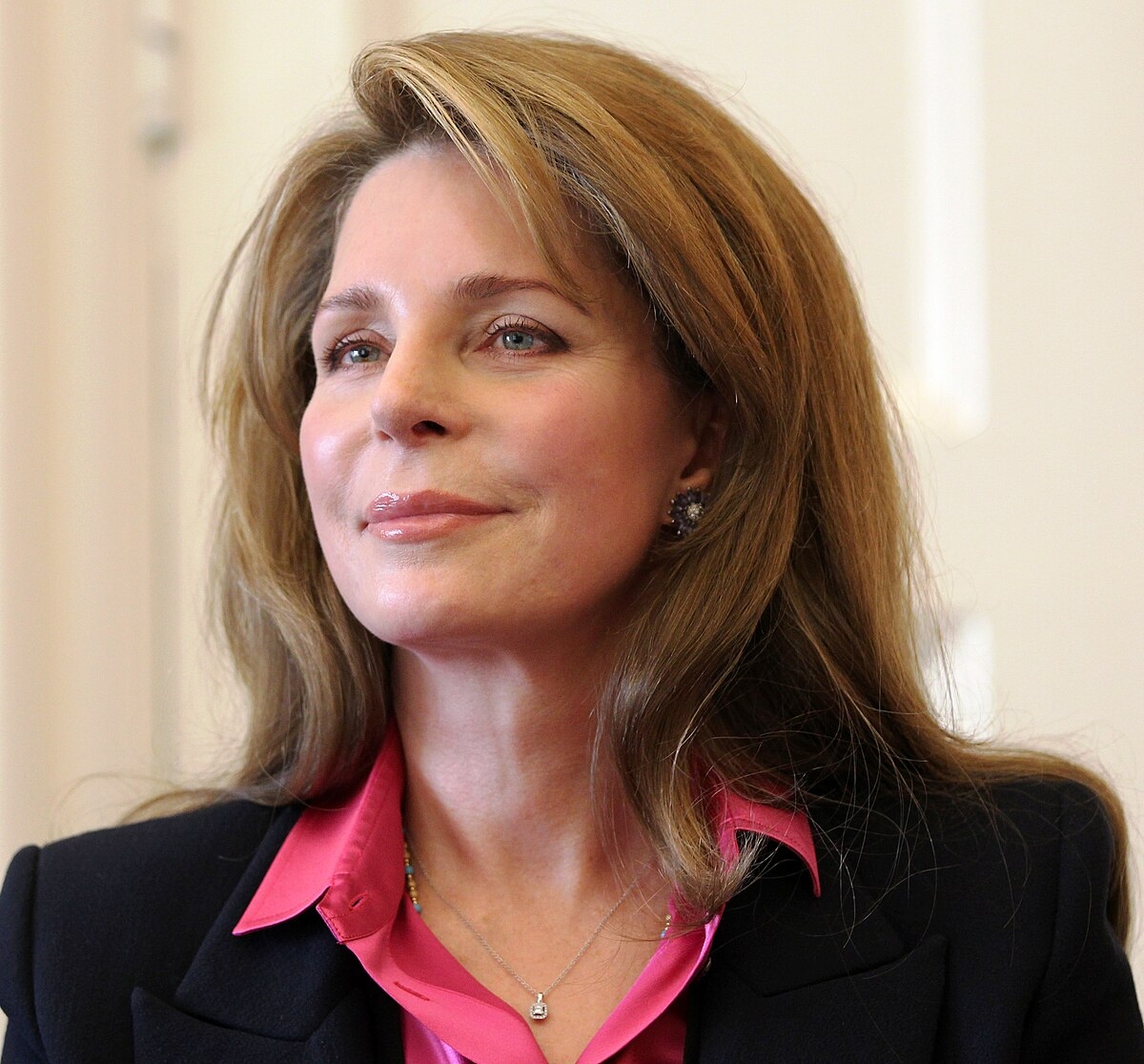 Queen Noor Of Jordan Wikipedia Queen Noor Of Jordan Wikipedia