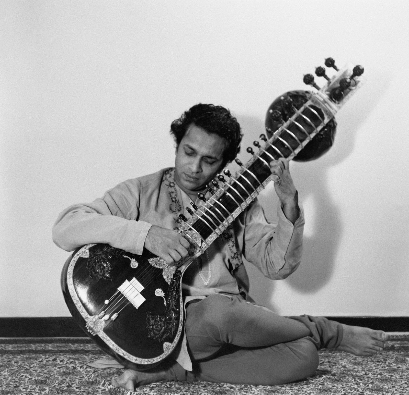 Sitar Definition Description History Facts Britannica